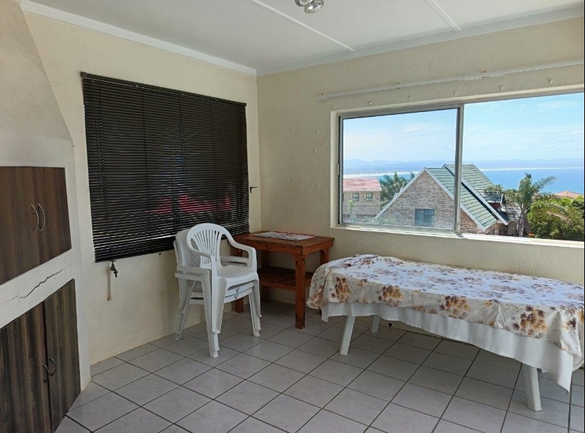 5 Bedroom Property for Sale in Wavecrest Eastern Cape